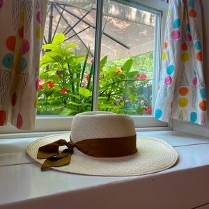 Vintage “creatures of love” straw hat <3